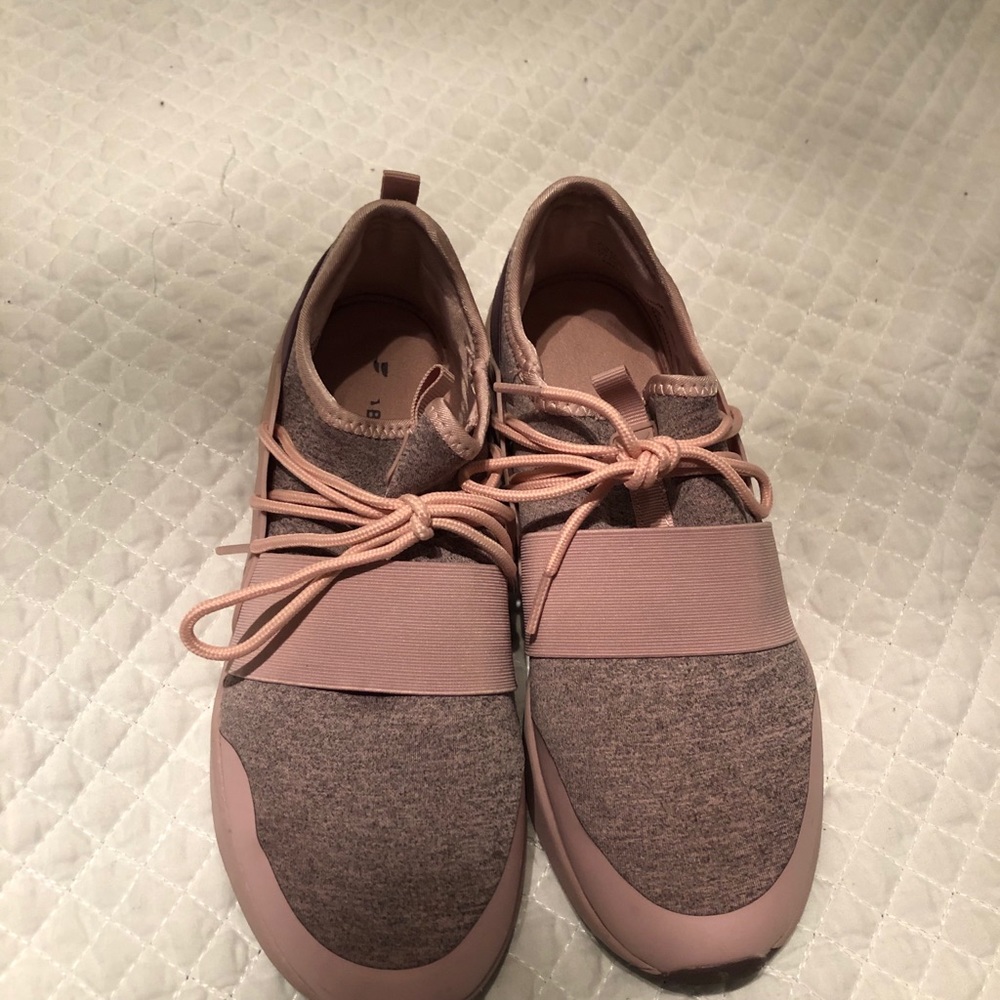 Mauve sneaker